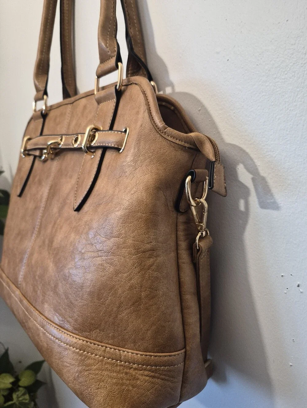 The Unbranded Brand elegant tan